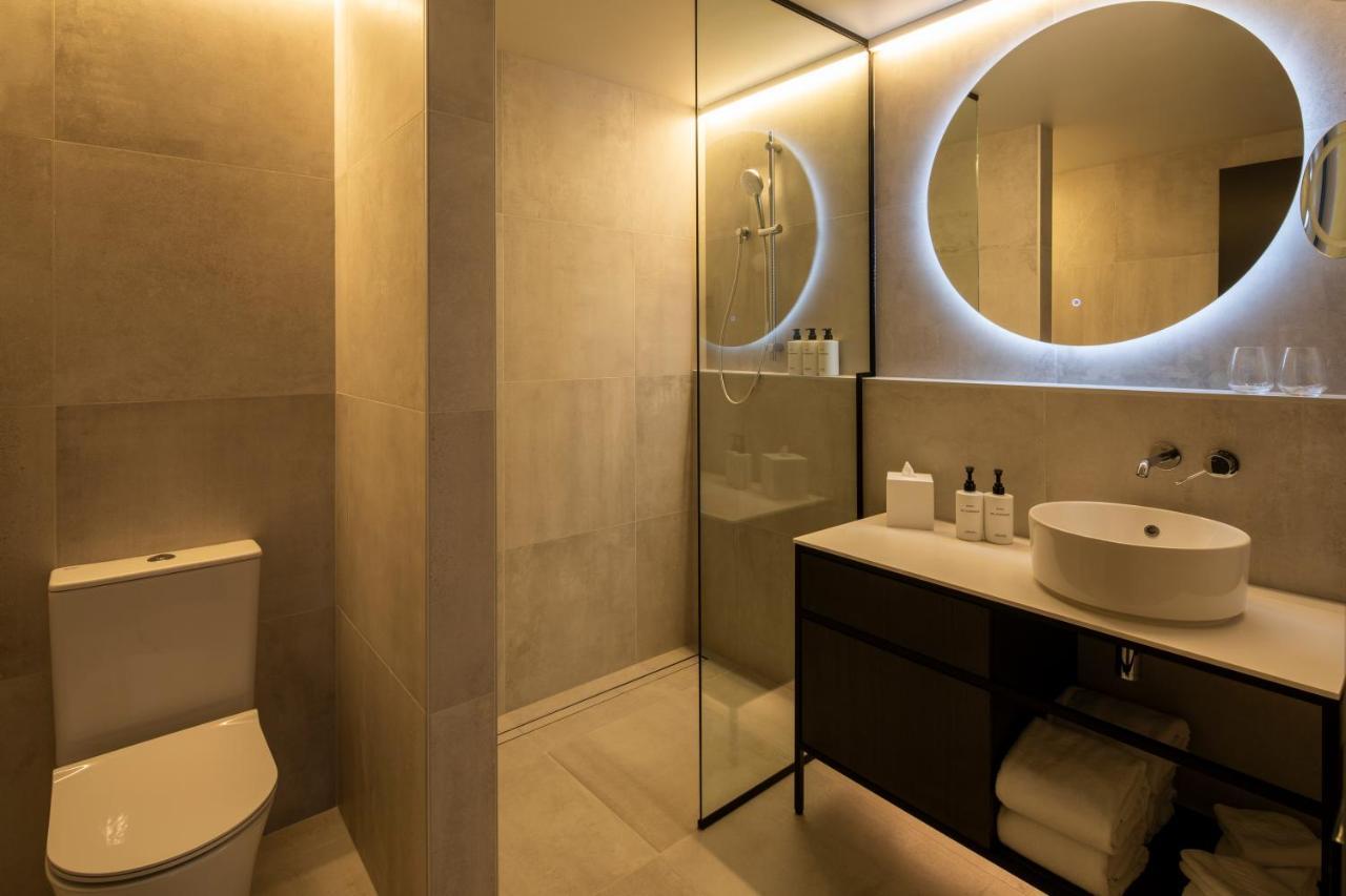 The Mayfair Christchurch Esterno foto Bathroom