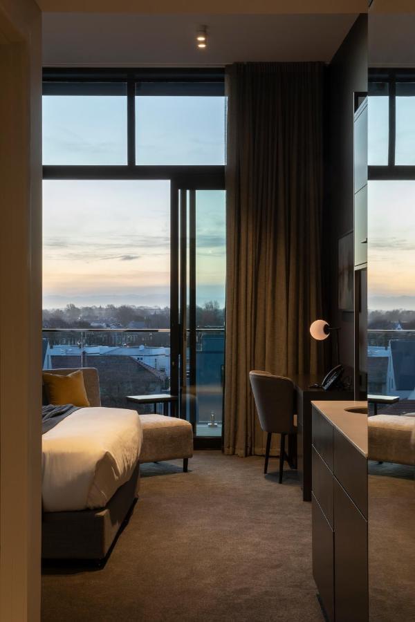 The Mayfair Christchurch Esterno foto A room at the hotel