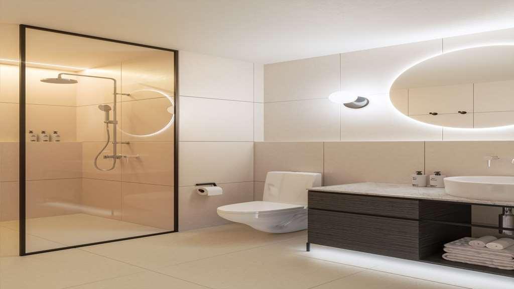 The Mayfair Christchurch Esterno foto Bathroom