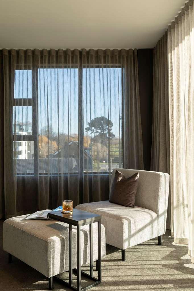 The Mayfair Christchurch Camera foto A sheer curtain